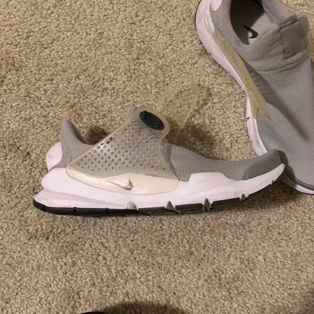 Women’s Nike sock dart